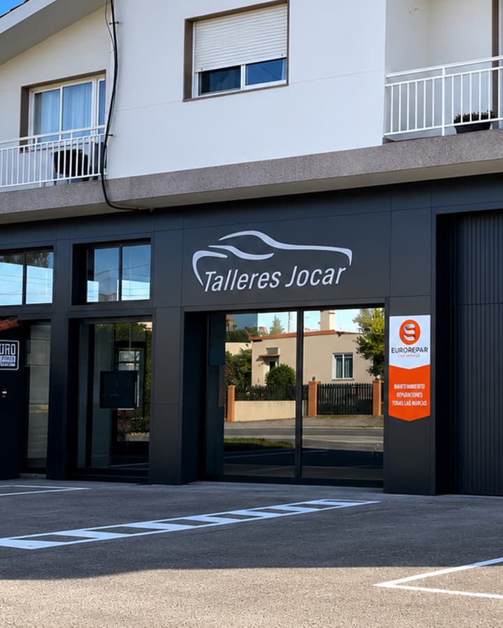 Fachada del taller multimarca Talleres Jocar en A Guarda